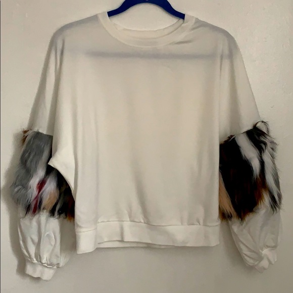 🎉💛SHEIN PUFFER FUR SLEEVE SWEATER - Picture 2 of 8